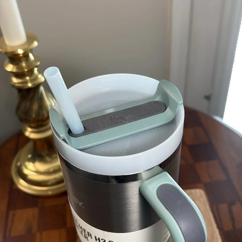 40 oz Stainless steel Quencher H20 tumbler - Picture 3 of 5